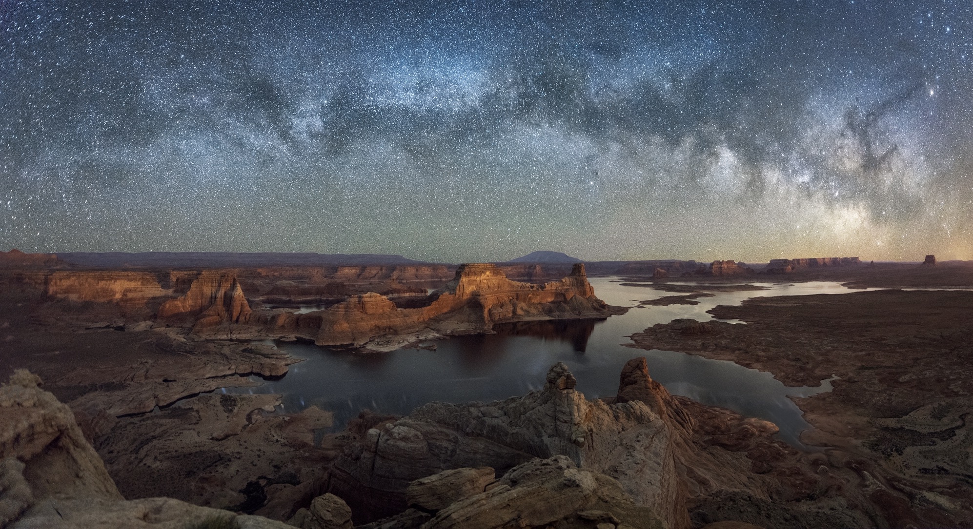  milky way shot by Dongchen Li in Alstrom Point, UT, USA